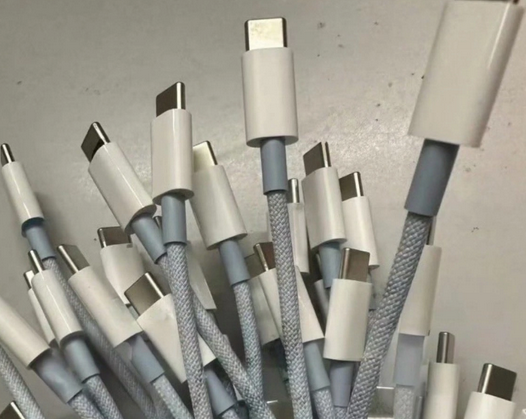 梅州苹果15维修店分享iPhone15USB-C数据线长啥样 
